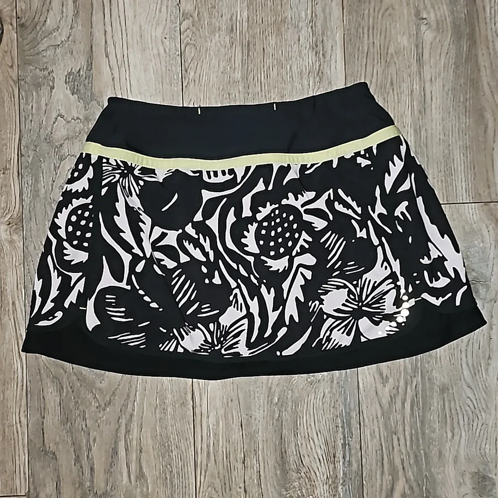 Title Nine Skort black floral print pocket pull on mesh lining